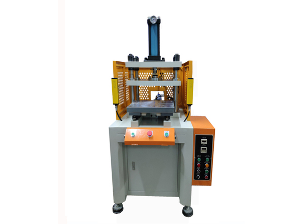 滑台四柱油压机